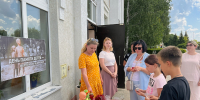Работники районного Дома культуры провели акцию, посвященную Дню памяти детей - жертв войны в Донбассе - Пачелмский район